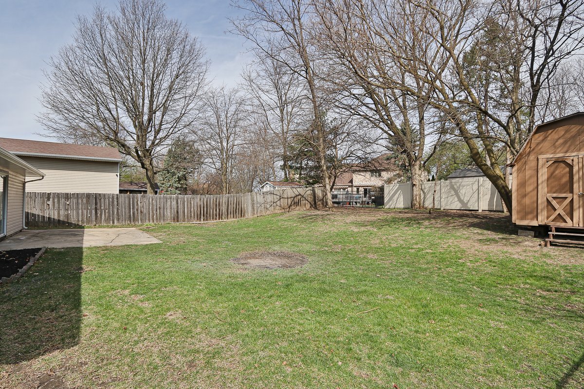 464 Winterwood Drive Roselle, IL 60172 - Photo 38 of 39 a house view with a garden space