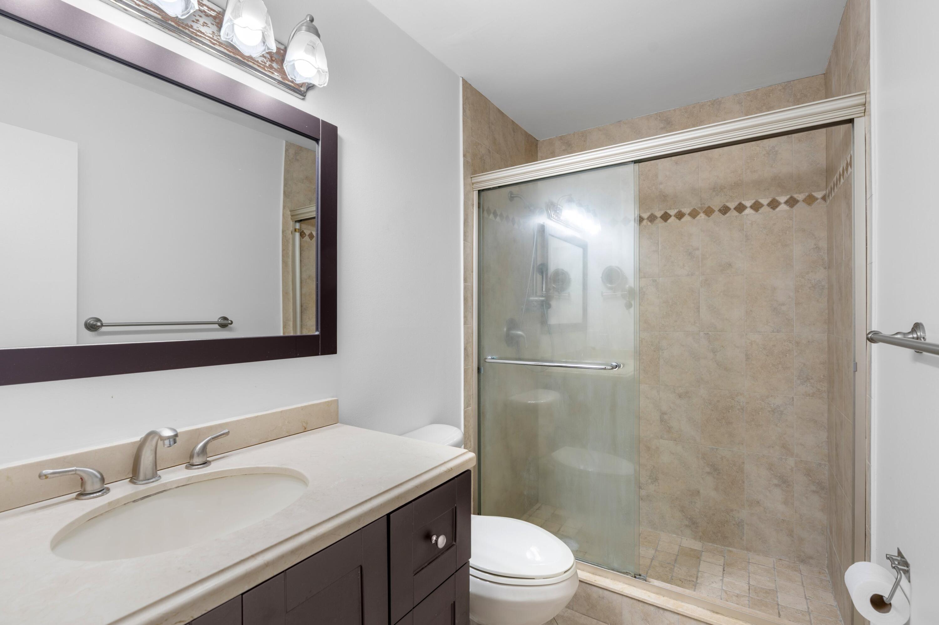 6262 Walk Circle Boca Raton, FL 33433 - Photo 11 of 37 Primary Bathroom