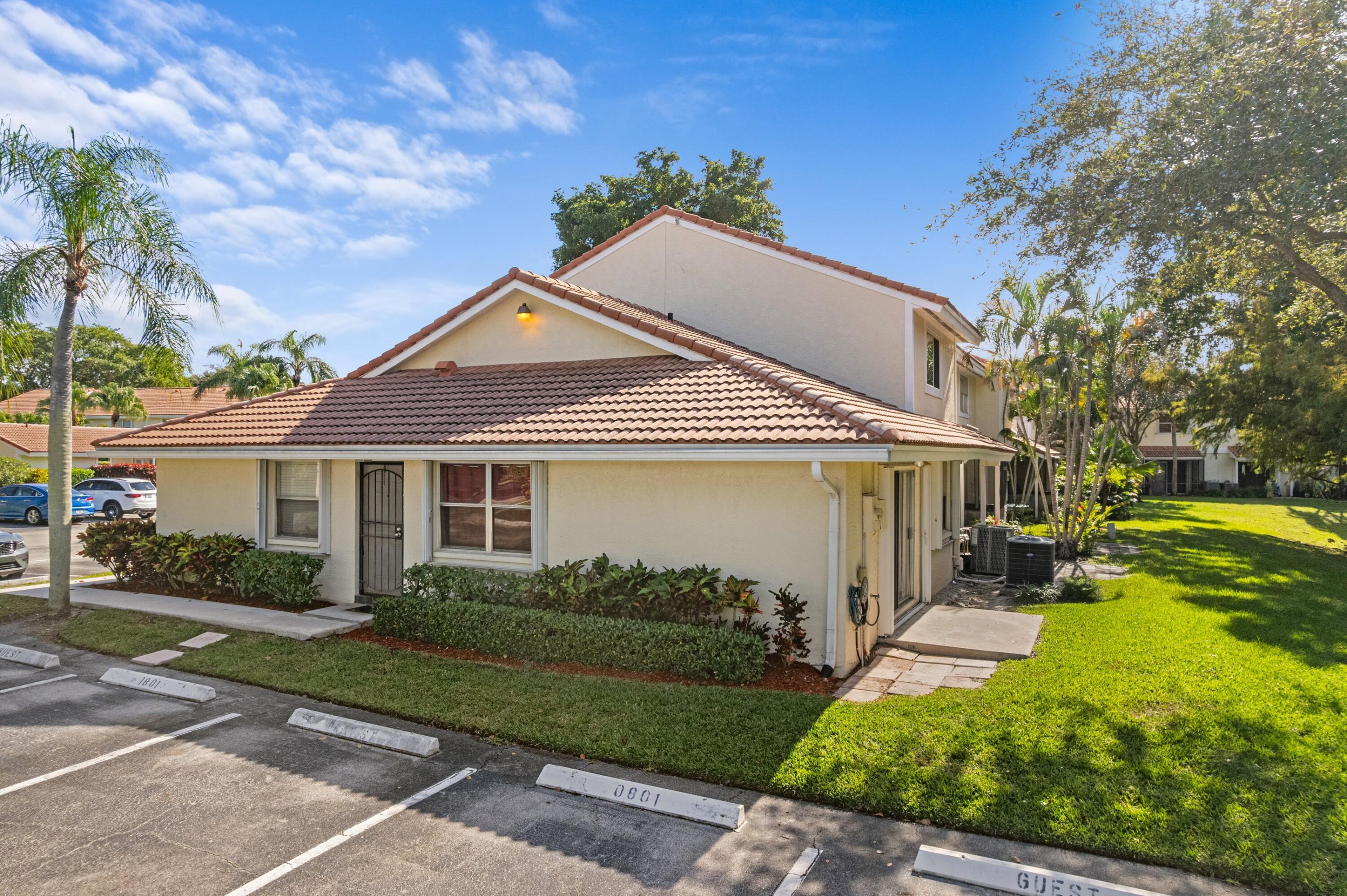 6262 Walk Circle Boca Raton, FL 33433 - Photo 20 of 37 Exterior Front