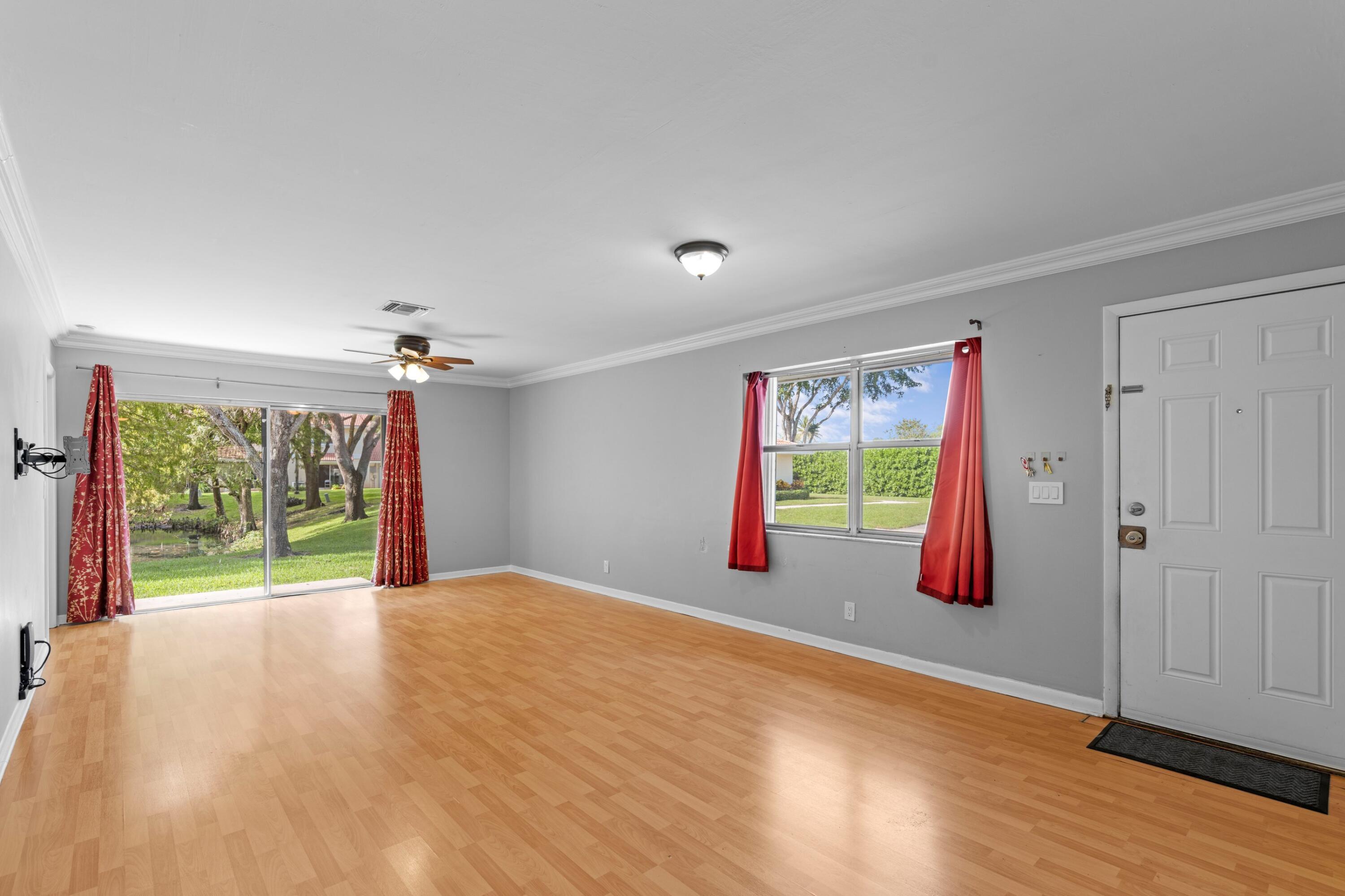 6262 Walk Circle Boca Raton, FL 33433 - Photo 6 of 37 Living Room