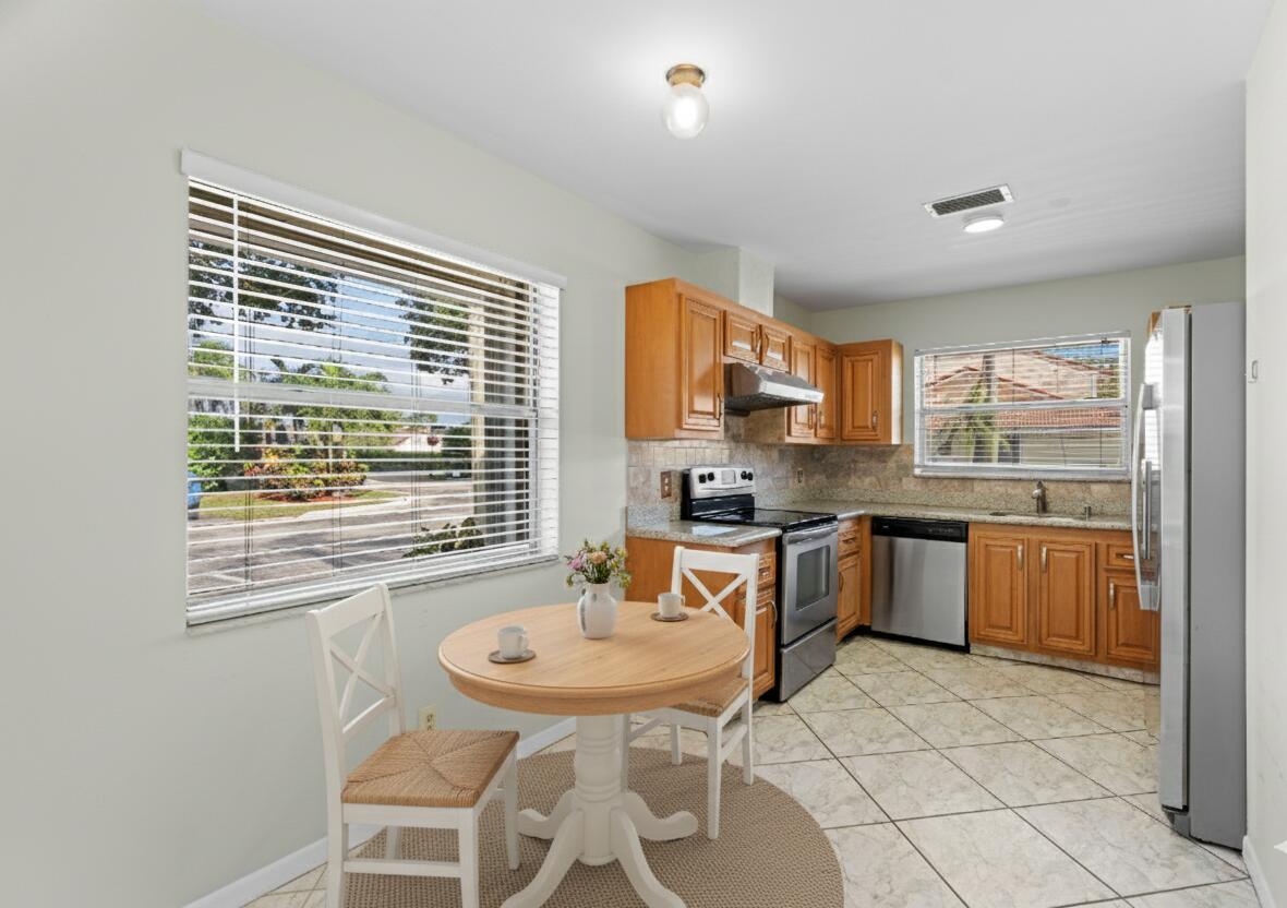 6262 Walk Circle Boca Raton, FL 33433 - Photo 7 of 37 Breakfast Nook