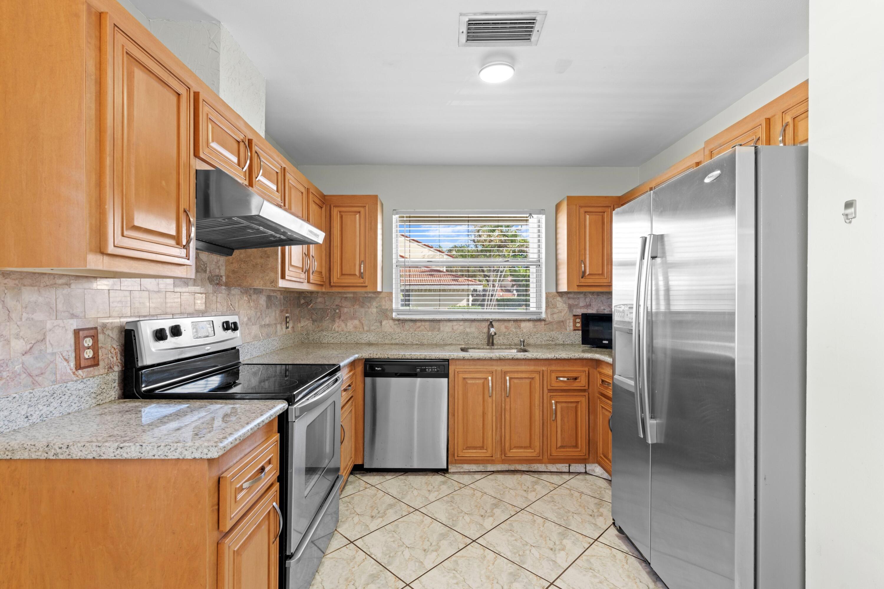 6262 Walk Circle Boca Raton, FL 33433 - Photo 8 of 37 Kitchen