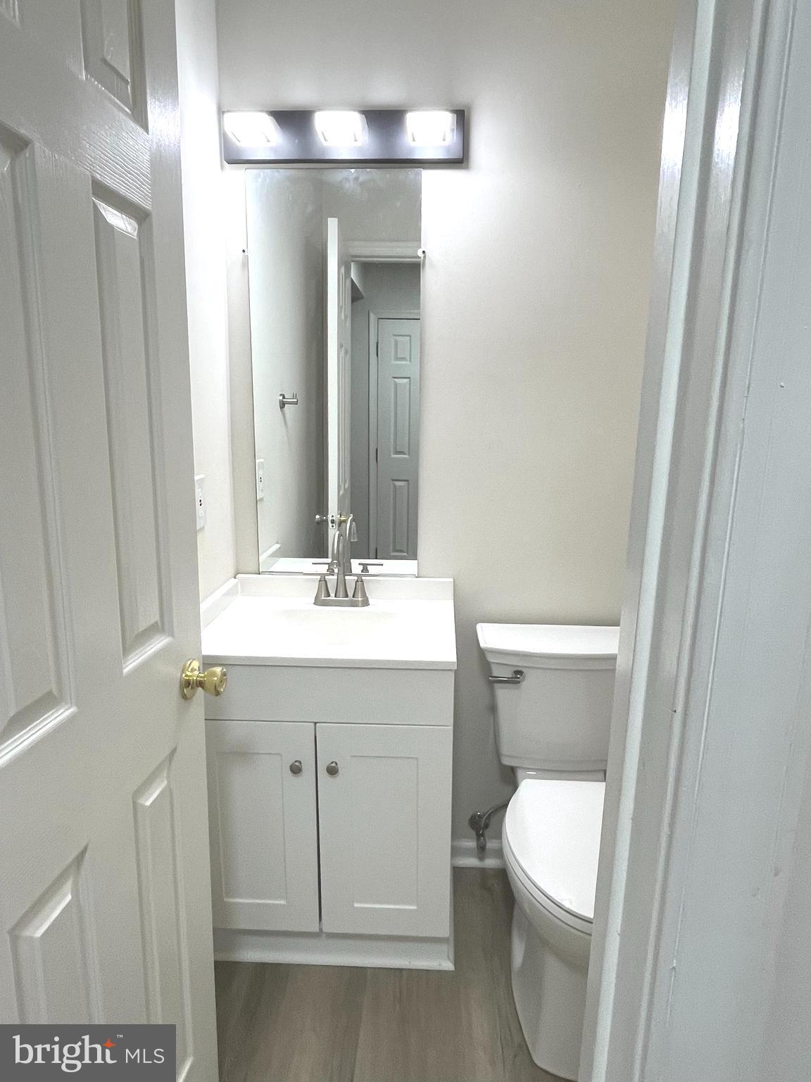 305 Sutton Court Winchester, VA 22601 - Photo 18 of 30 1/2 BA with New Sink & Toilet