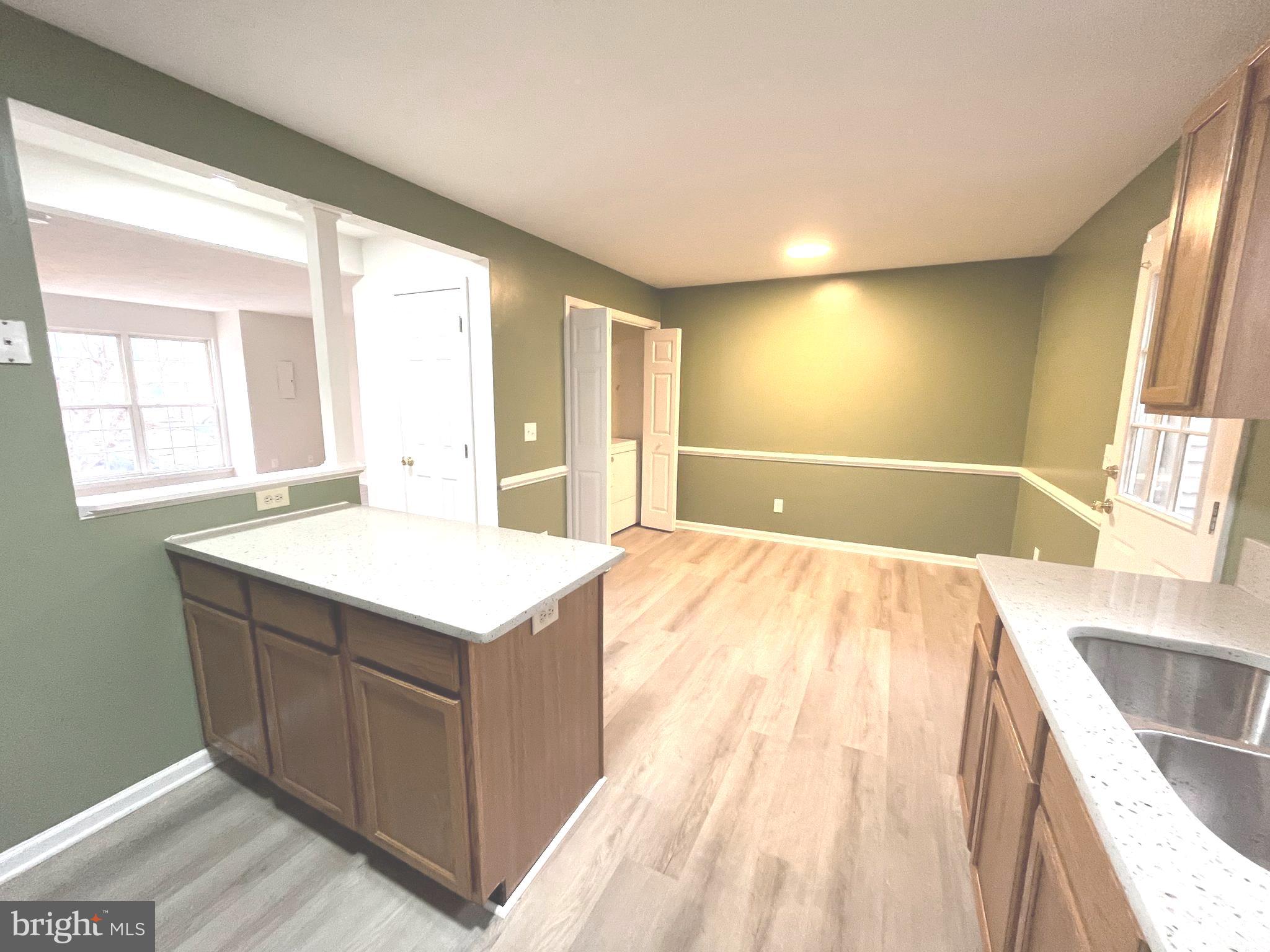 305 Sutton Court Winchester, VA 22601 - Photo 20 of 40 a bathroom with a sink and a bathtub