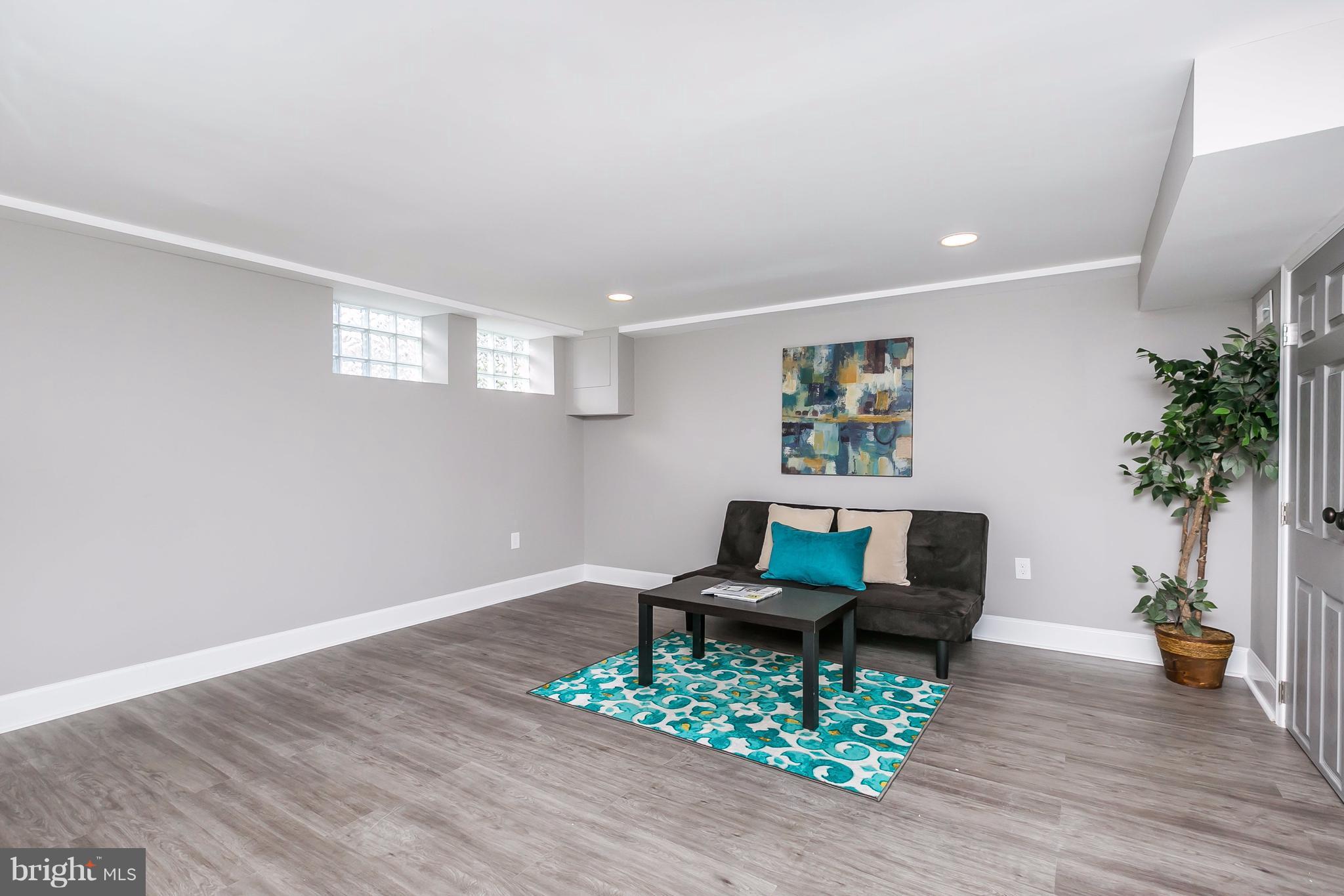 1518 Oakridge Road Baltimore, MD 21218 - Photo 20 of 29 Family Room