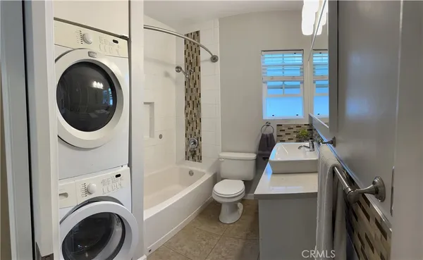 $2,350 | 4216 East 15th Street, Long Beach, CA 90804