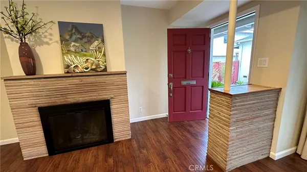 $2,350 | 4216 East 15th Street, Long Beach, CA 90804