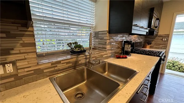 $2,350 | 4216 East 15th Street, Long Beach, CA 90804