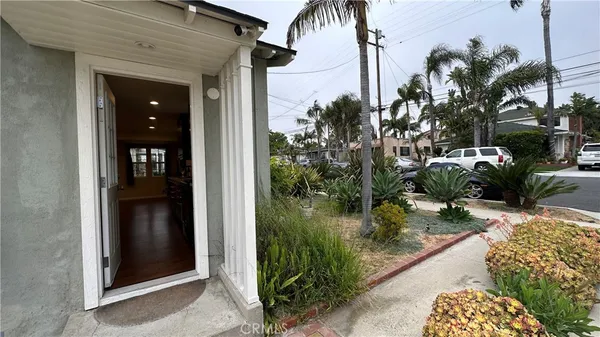 $2,350 | 4216 East 15th Street, Long Beach, CA 90804