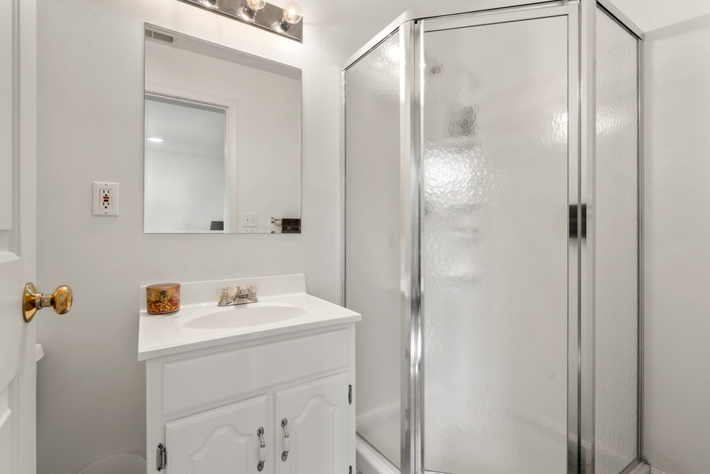 600 Trapelo Road, Unit 4 Waltham, MA 02452 - Photo 12 of 14 Gallery Image 12