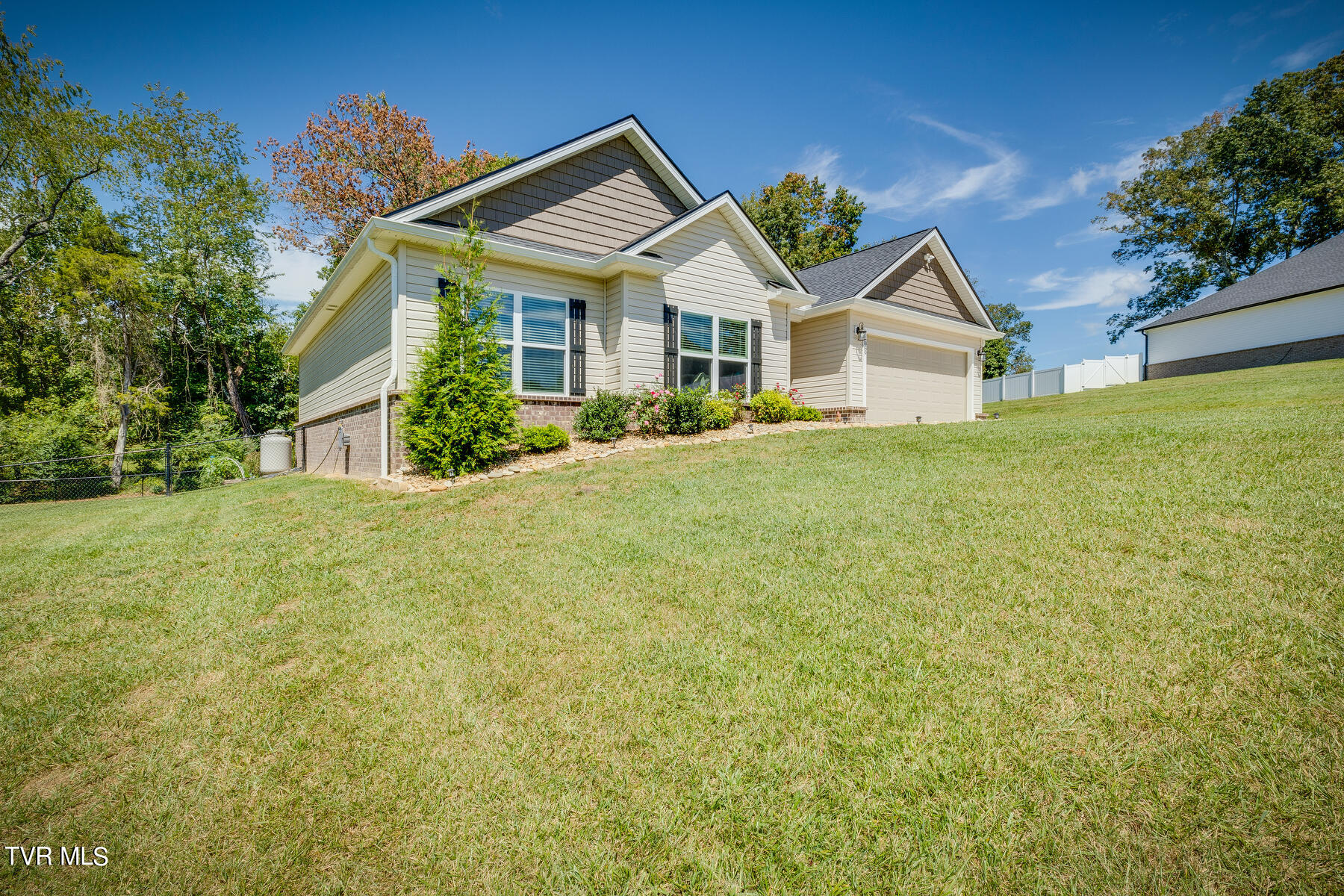 889 Sugar Hollow Road Piney Flats, TN 37686 - Photo 3 of 40 003 (3)