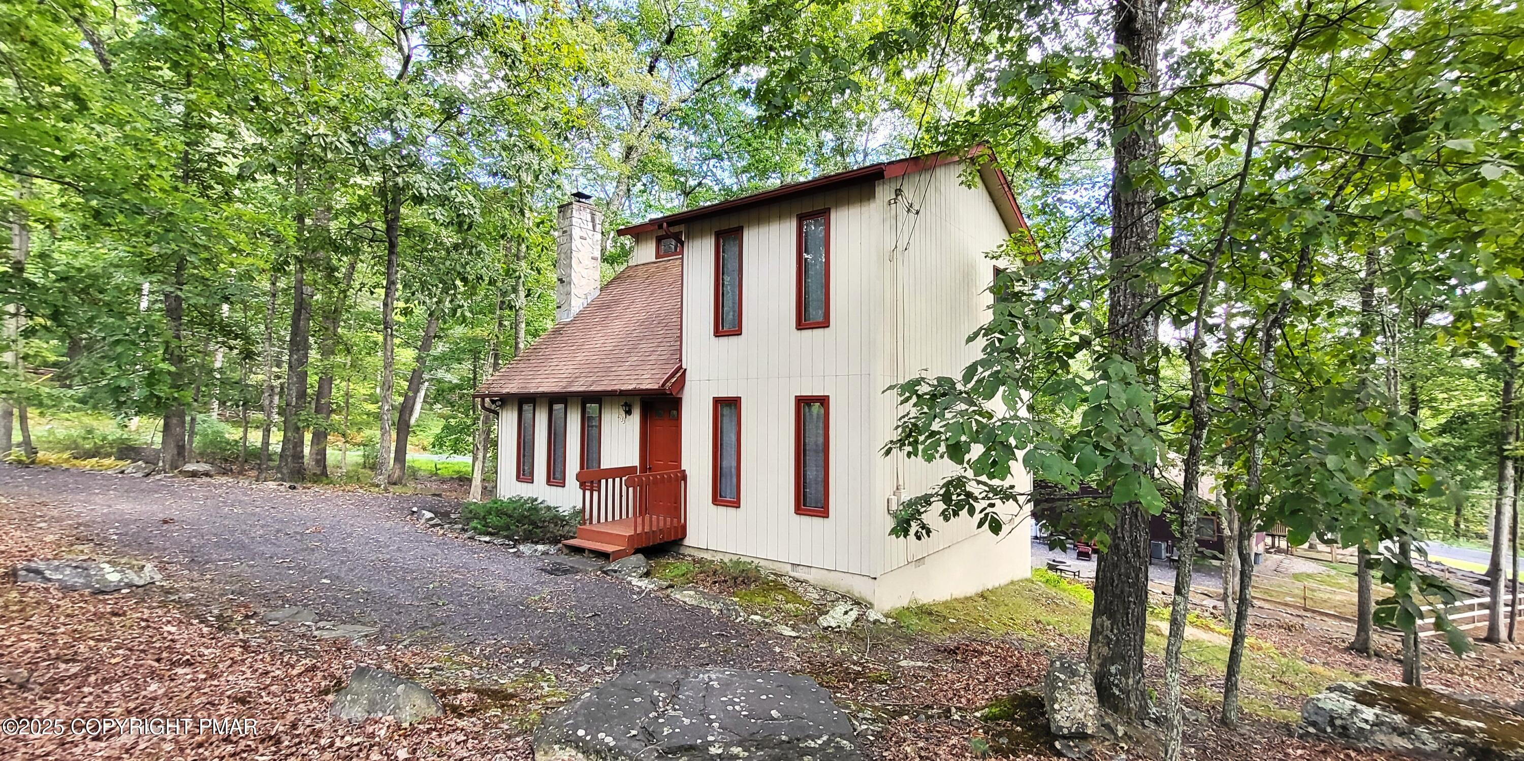 188 Radcliff Road Bushkill, PA 18324 - Photo 4 of 51 20250826_162745