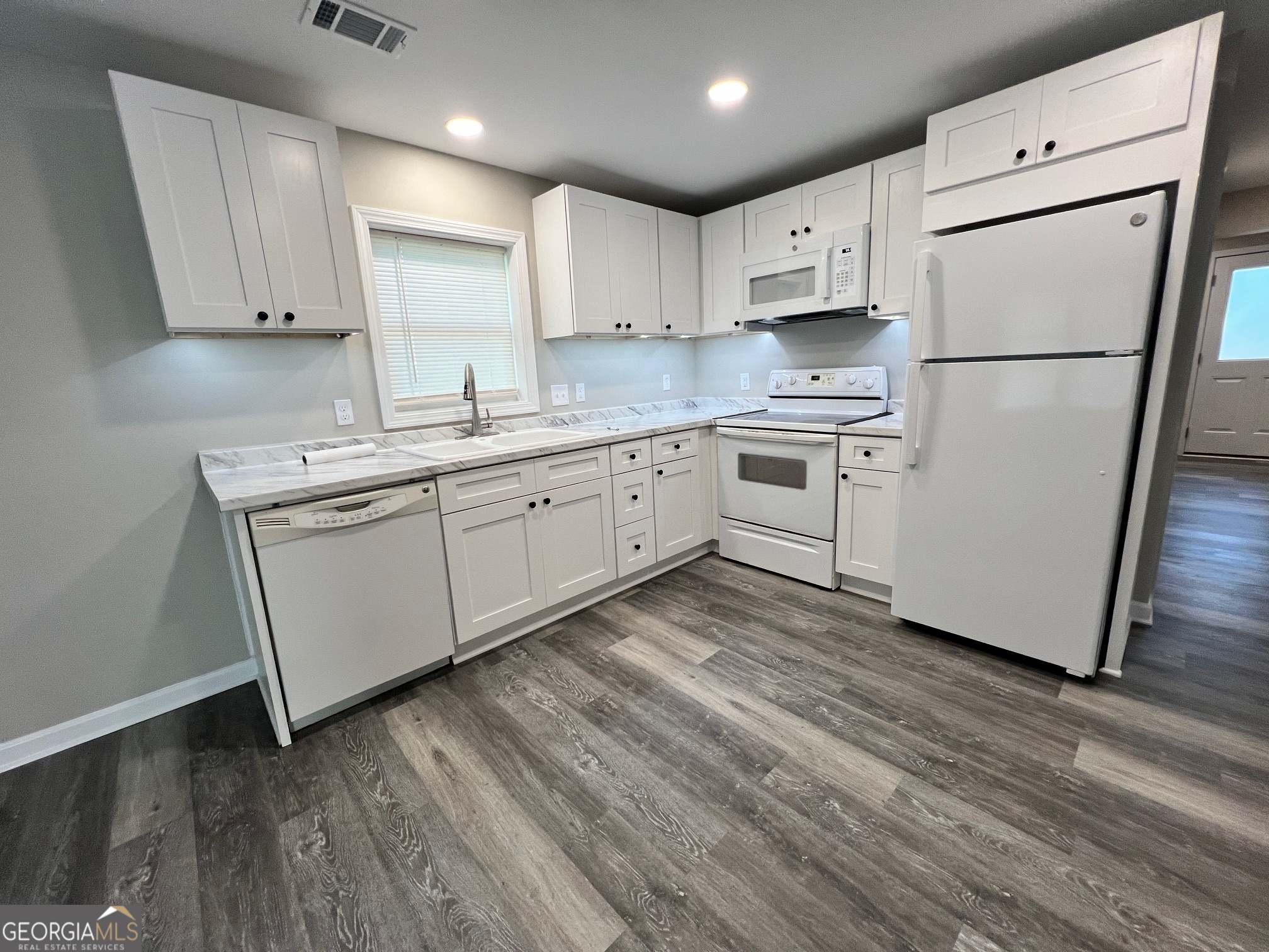 416 Gordon Street Elberton, GA 30635 - Photo 4 of 15