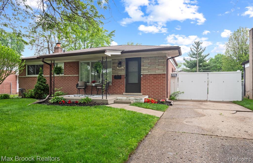 4432 Martin Road Warren, MI 48092 - Photo 2 of 28