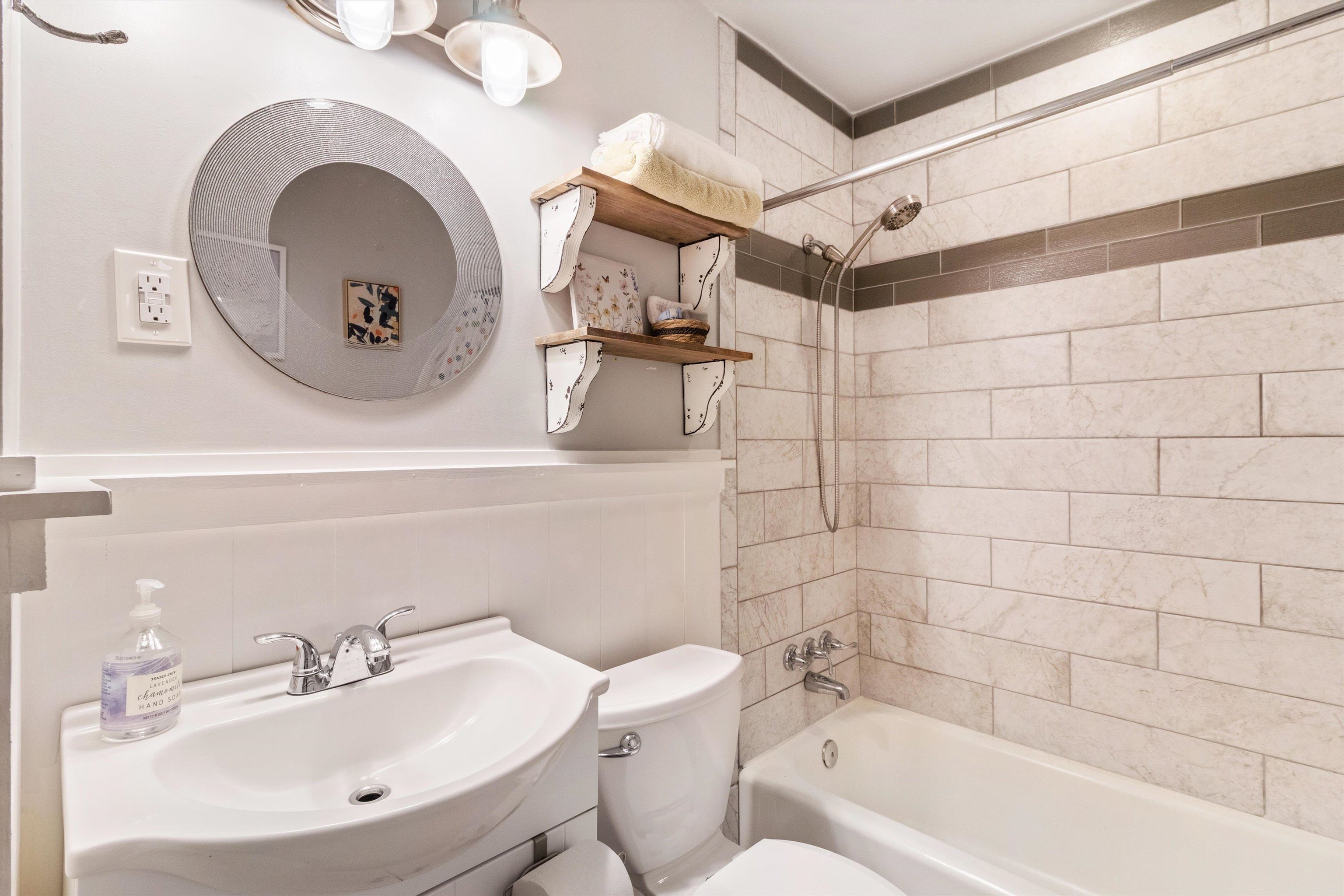 5022 Sea Isle Road Memphis, TN 38117 - Photo 23 of 28 a bathroom with a sink and a mirror