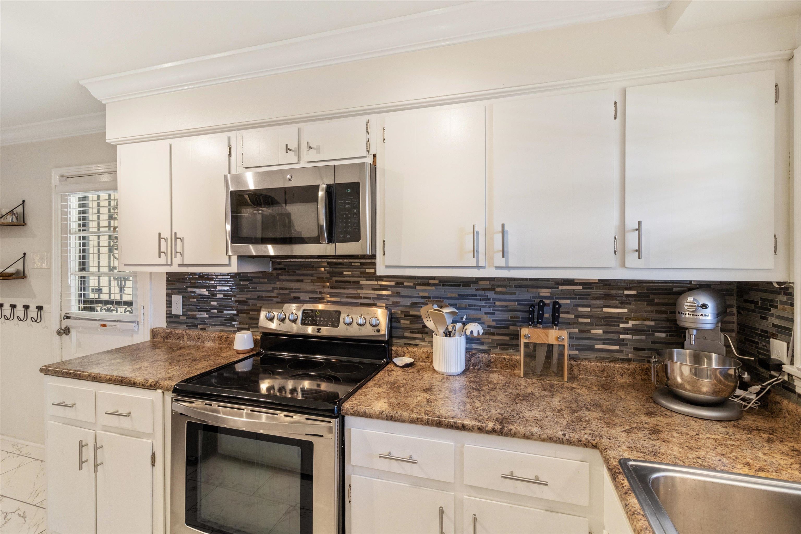 5022 Sea Isle Road Memphis, TN 38117 - Photo 7 of 28 a kitchen with a stove and a white cabinets