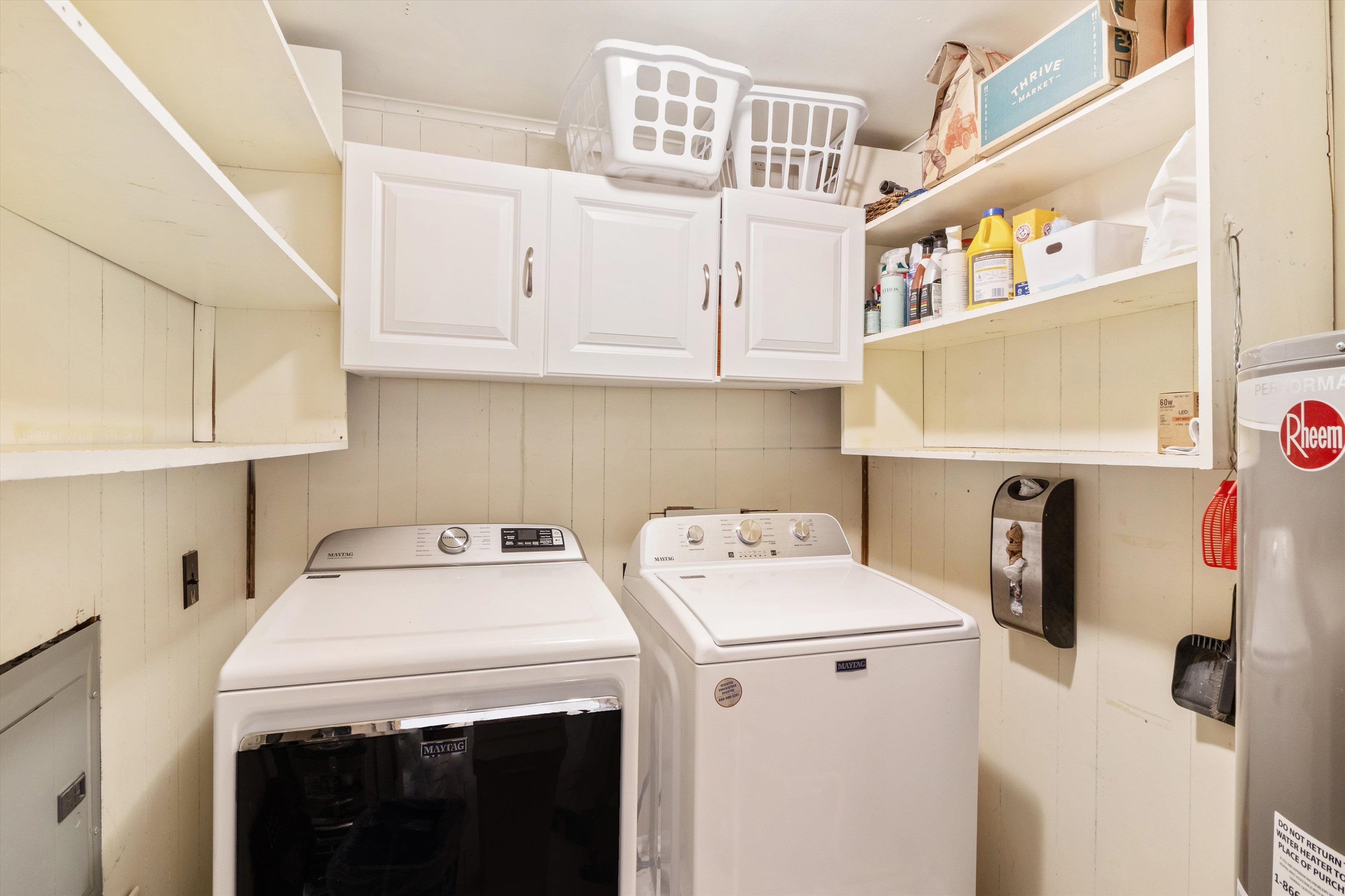 5022 Sea Isle Road Memphis, TN 38117 - Photo 10 of 28 a utility room with dryer and washer