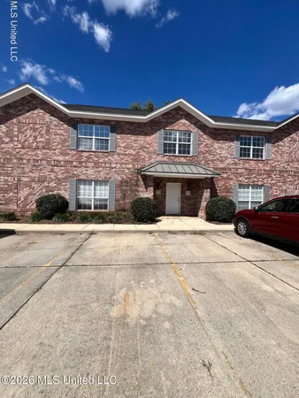 $1,800 | 111 Armand Oaks, Ocean Springs, MS 39564