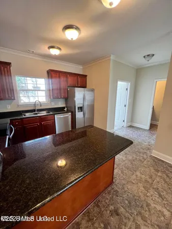 $1,800 | 111 Armand Oaks, Ocean Springs, MS 39564