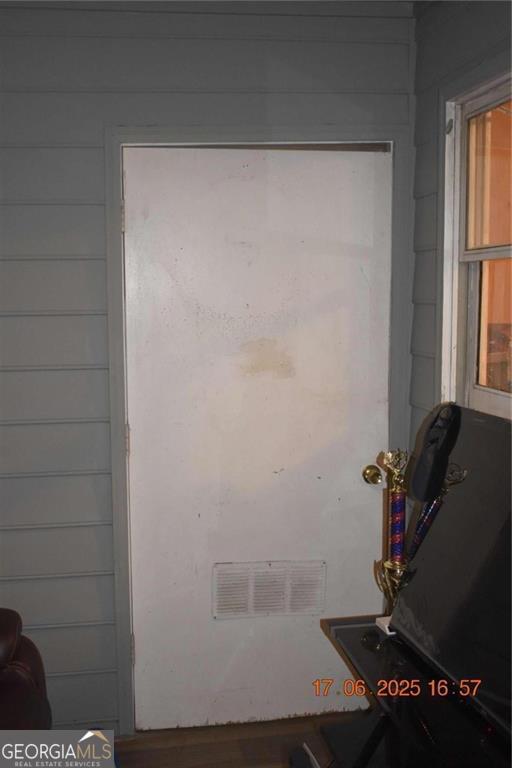 4433 Azalea Drive Macon, GA 31210 - Photo 19 of 24 a room with a window