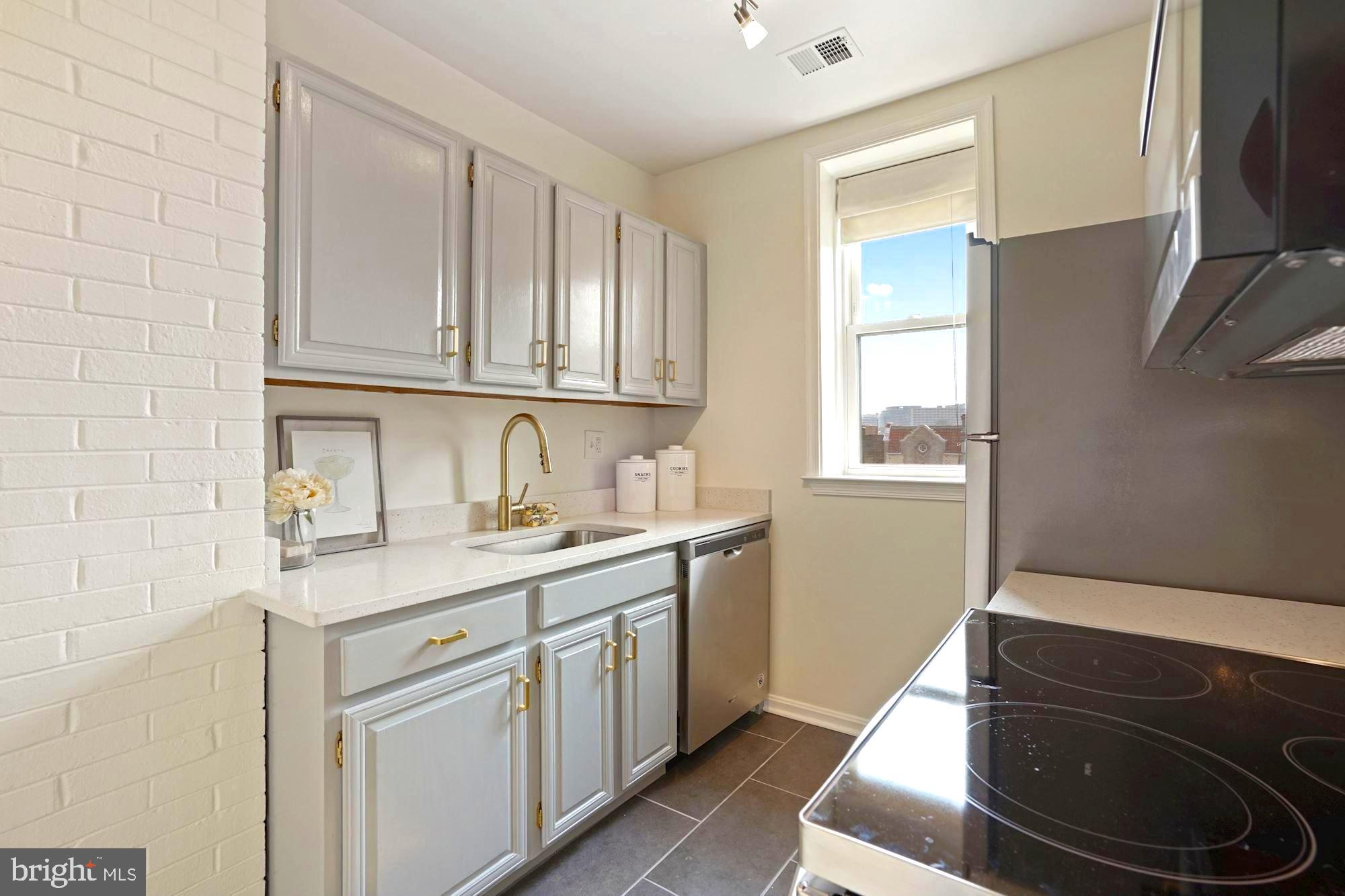 2001 16th Street Northwest, Unit 407 Washington, DC 20009 - Photo 3 of 14 Modern Kitchen