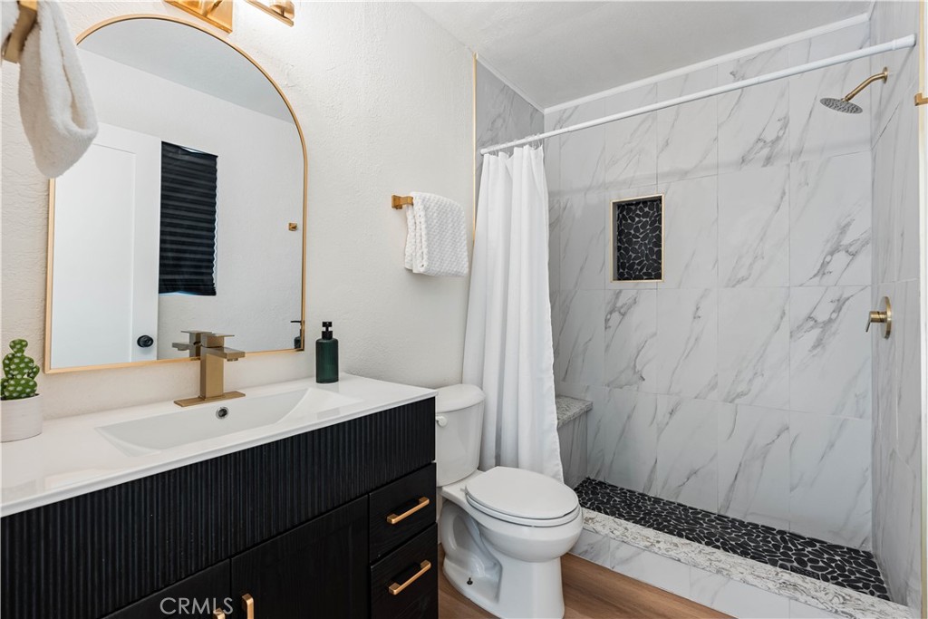 12850 Lakota Road Apple Valley, CA 92308 - Photo 16 of 45 Master Bathroom