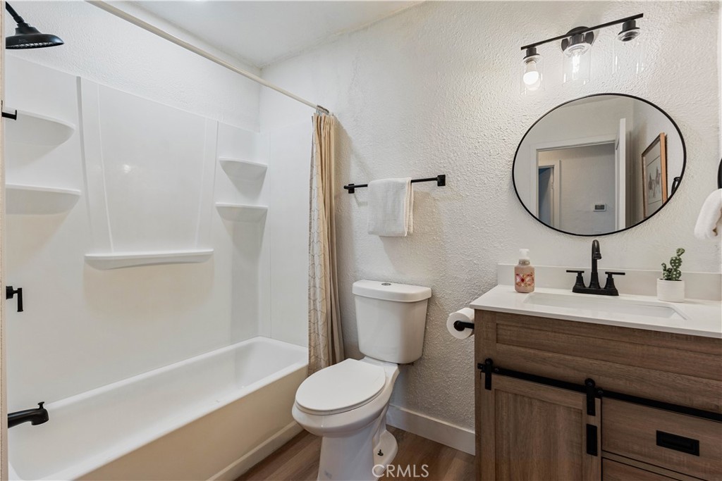 12850 Lakota Road Apple Valley, CA 92308 - Photo 21 of 45 Main bathroom