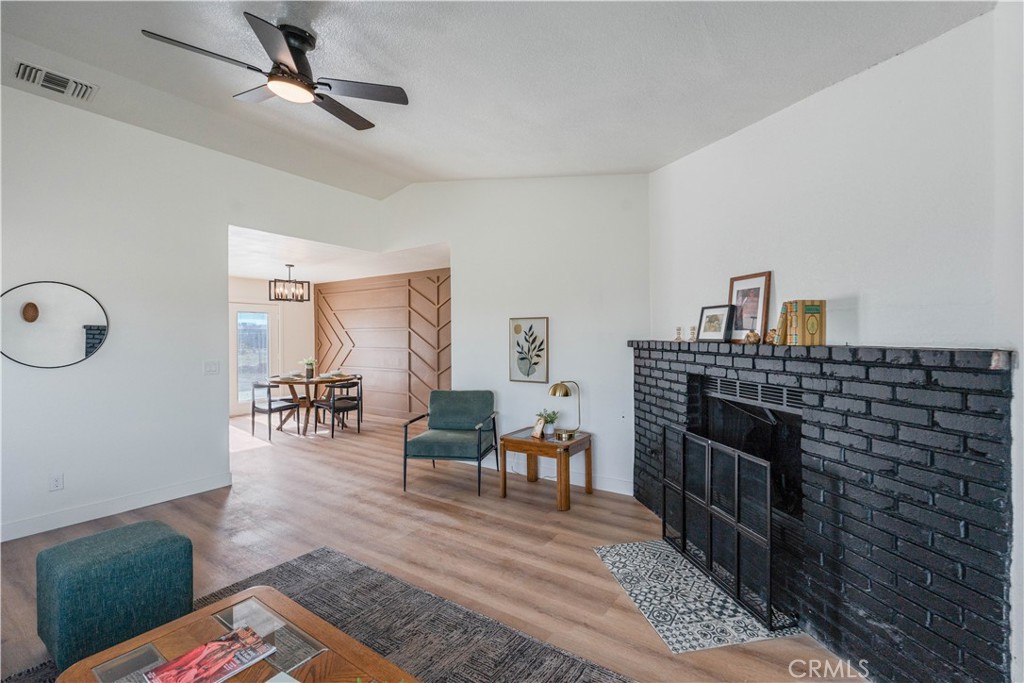 12850 Lakota Road Apple Valley, CA 92308 - Photo 10 of 45 Living Room