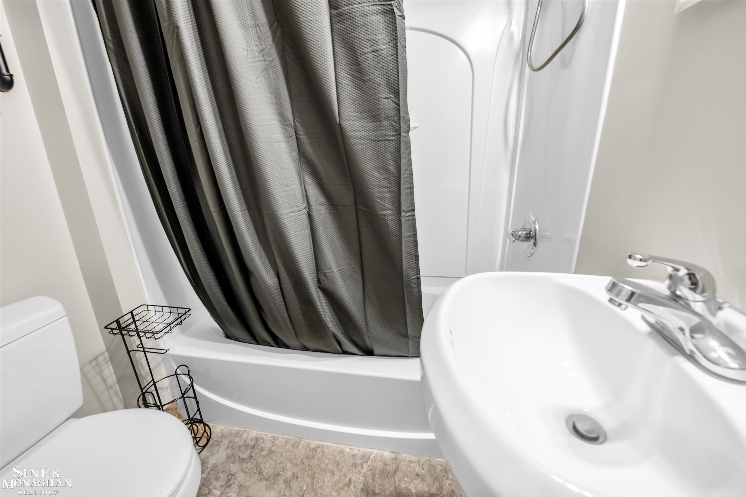 866 Nottingham Road, Unit 2S Grosse Pointe, MI 48230 - Photo 12 of 18