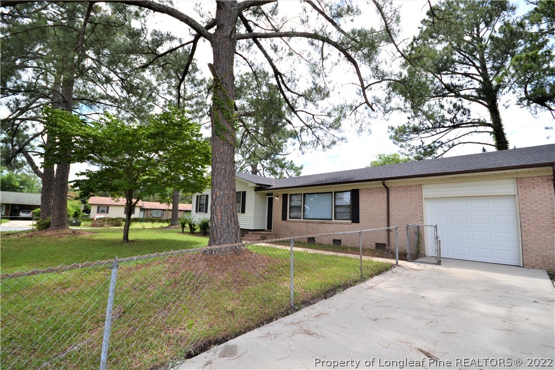 5201 Brookfield Road Fayetteville, NC 28303 - Photo 3 of 45 a front view of house with yard and trees