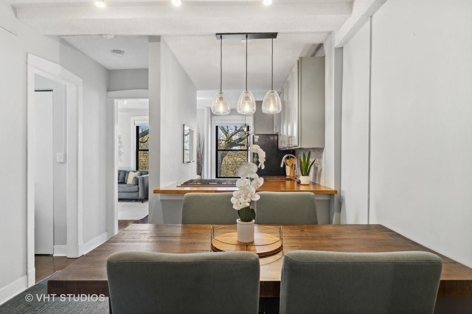 725 West Sheridan Road, Unit 501 Chicago, IL 60613 - Photo 6 of 11 a living room with furniture and a chandelier