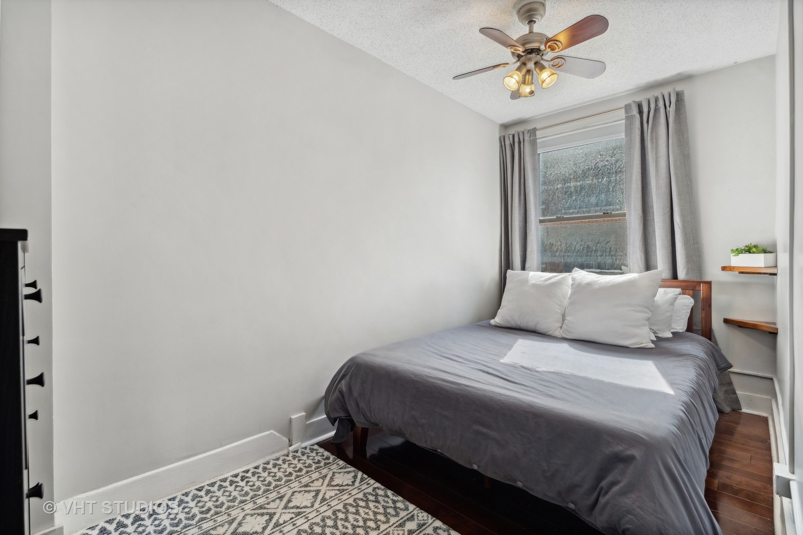 725 West Sheridan Road, Unit 501 Chicago, IL 60613 - Photo 8 of 11 a bedroom with a bed and a window