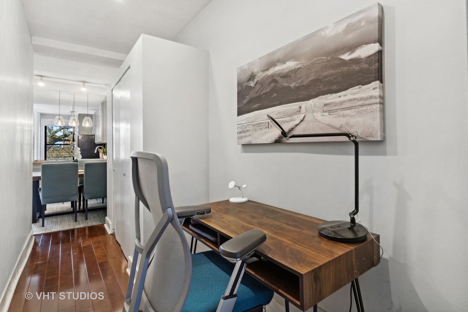 725 West Sheridan Road, Unit 501 Chicago, IL 60613 - Photo 10 of 11 a view of a workspace with furniture