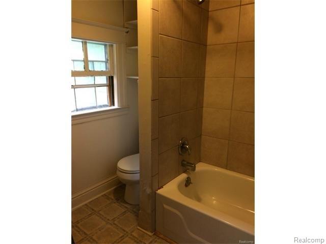 709 North Court Street Howell, MI 48843 - Photo 10 of 14