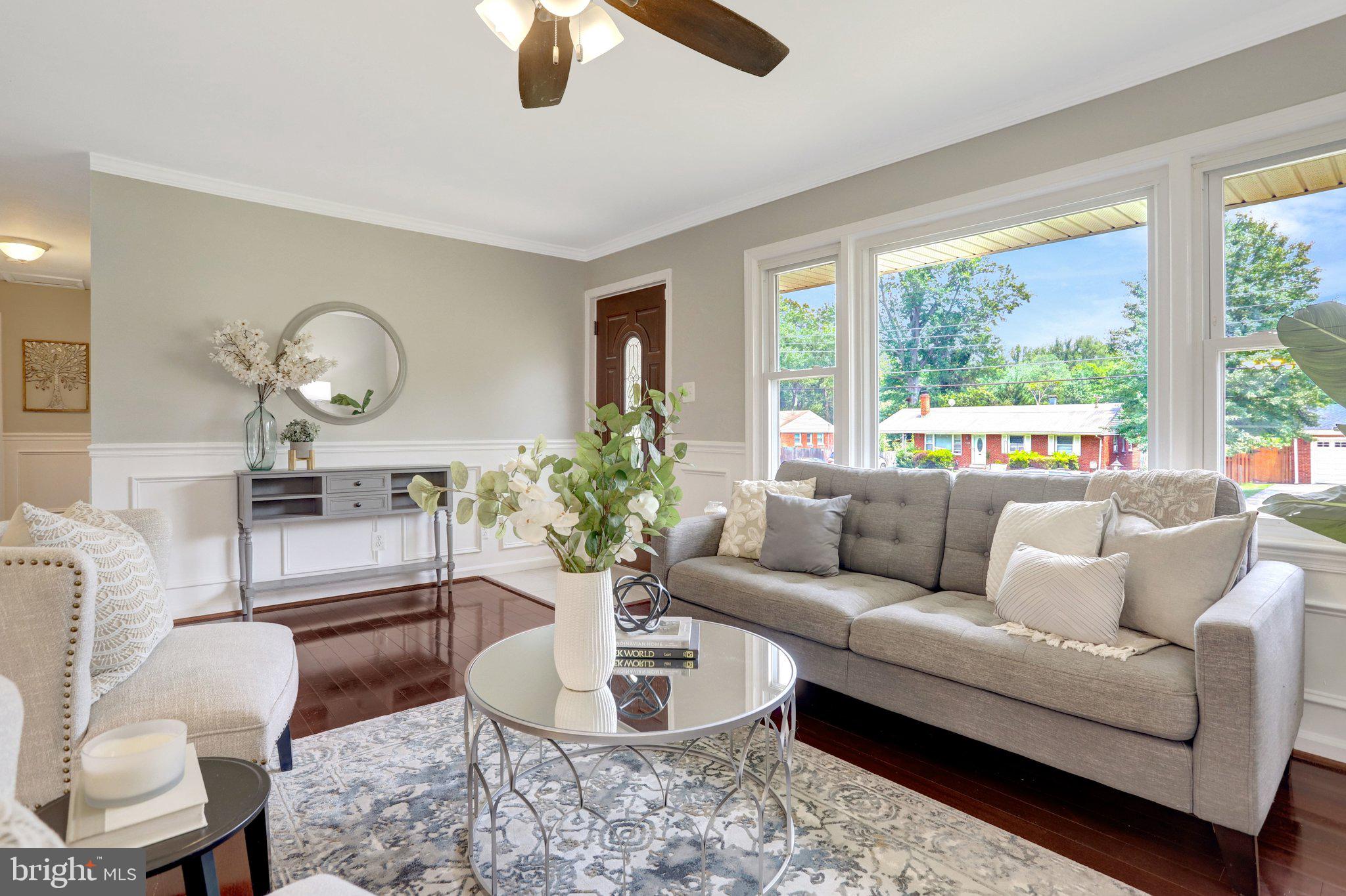 8824 Jandell Road Lorton, VA 22079 - Photo 5 of 46 Living Room