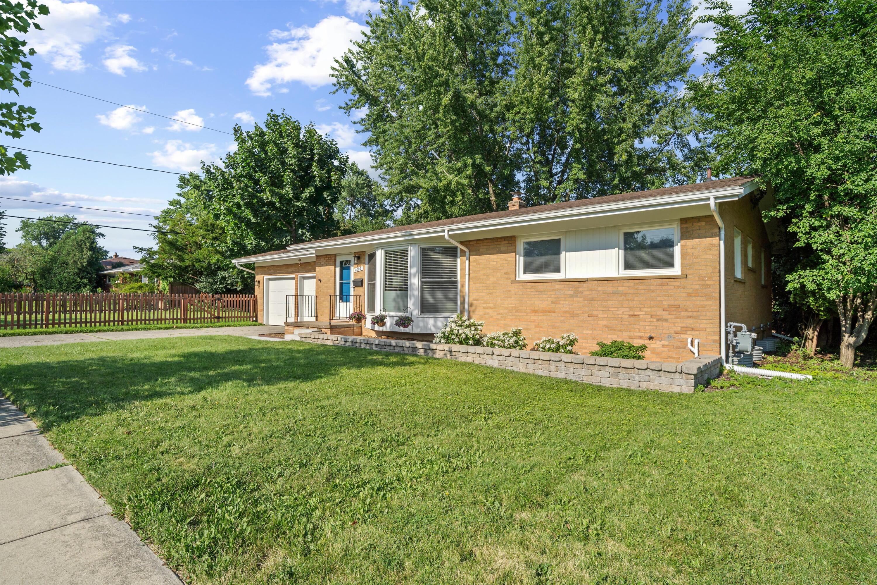 1609 Glastonbury Road Ann Arbor, MI 48103 - Photo 33 of 34 33