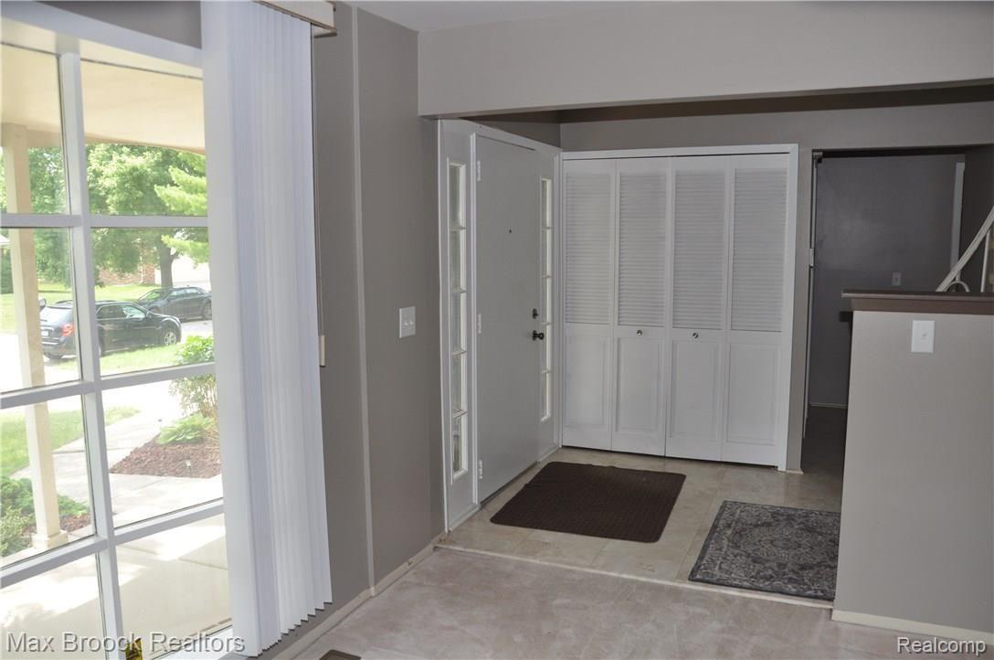 68 Foxboro Drive Rochester, MI 48309 - Photo 3 of 35 DSC_0516.JPG
