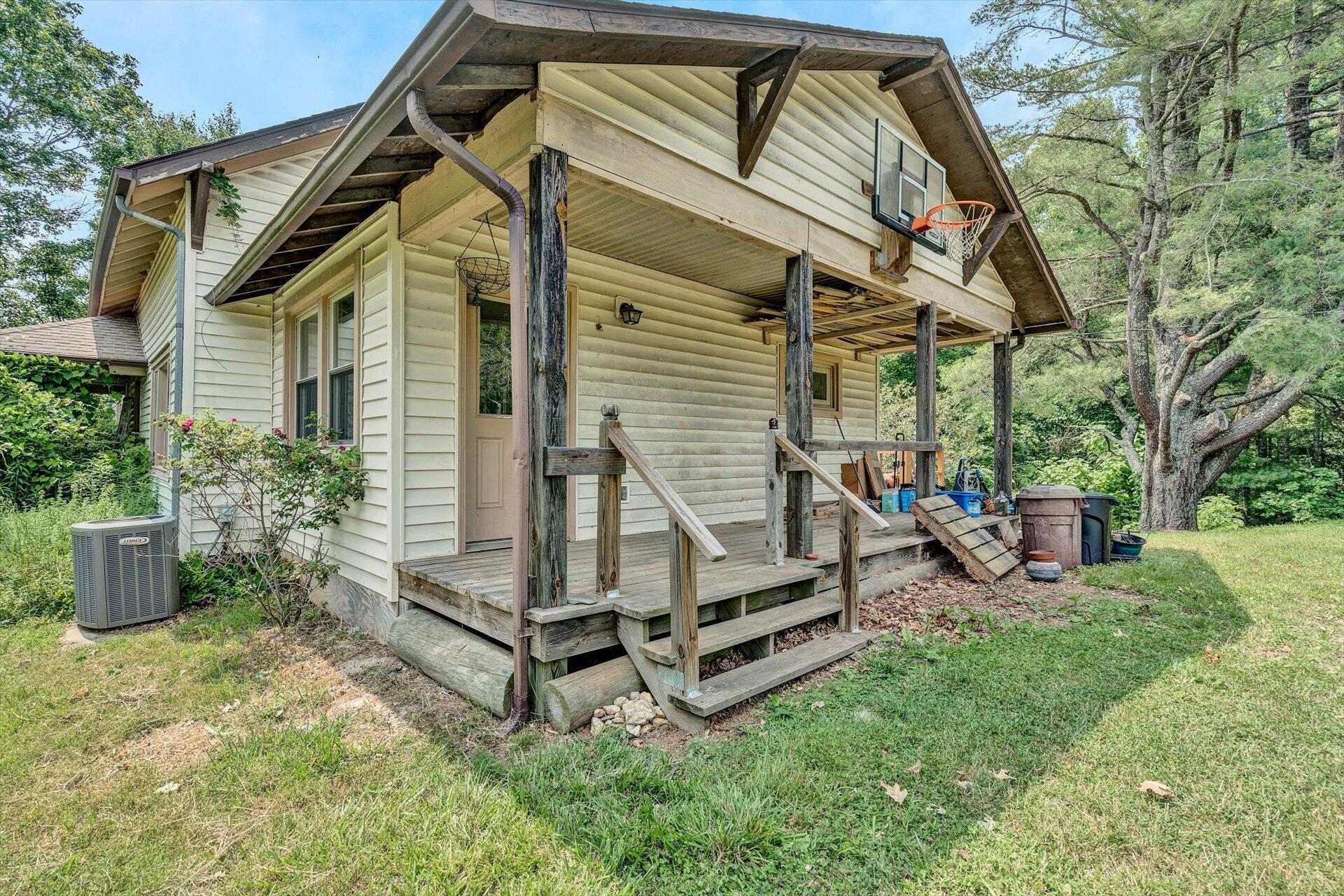 953 Huffville Road Northeast Pilot, VA 24138 - Photo 26 of 38 a view of backyard with a table and chairs