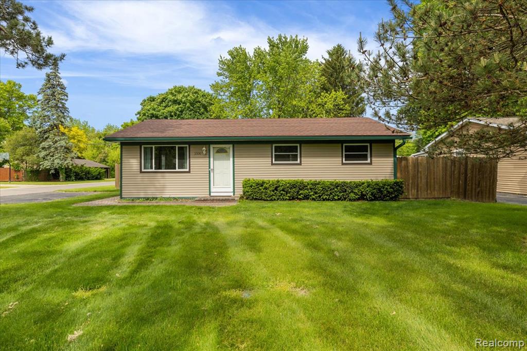 3500 Emmons Avenue Rochester Hills, MI 48307 - Photo 2 of 34