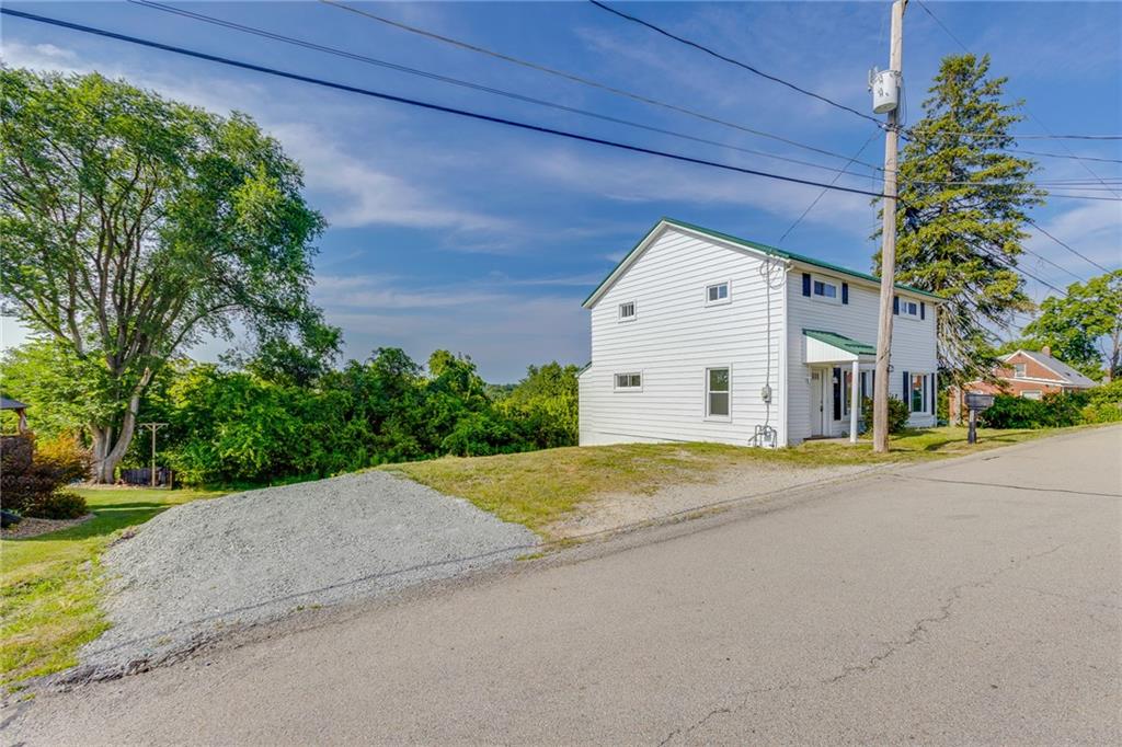 533 Center Hill Road Pittsburgh, PA 15239 - Photo 2 of 31