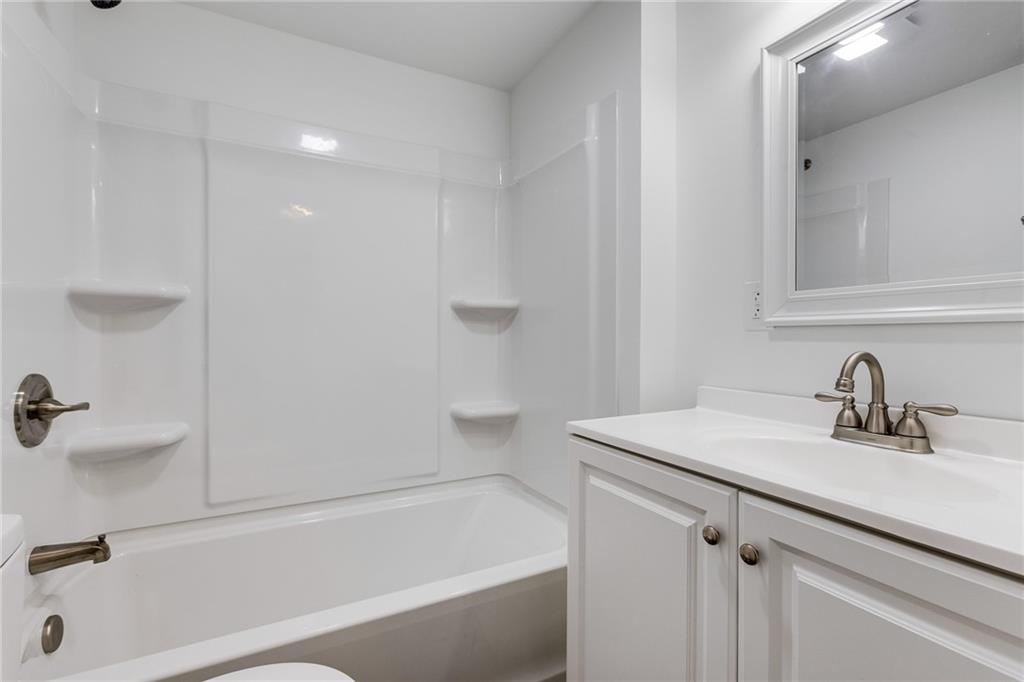 533 Center Hill Road Pittsburgh, PA 15239 - Photo 30 of 31 2nd Floor Full Bathroom
