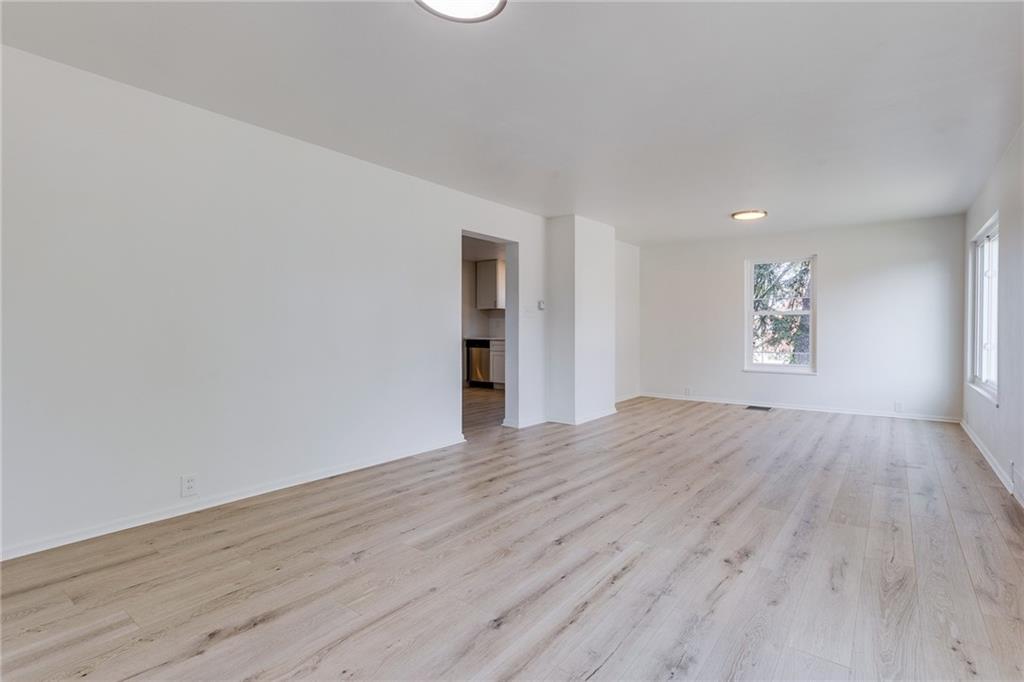 533 Center Hill Road Pittsburgh, PA 15239 - Photo 4 of 31