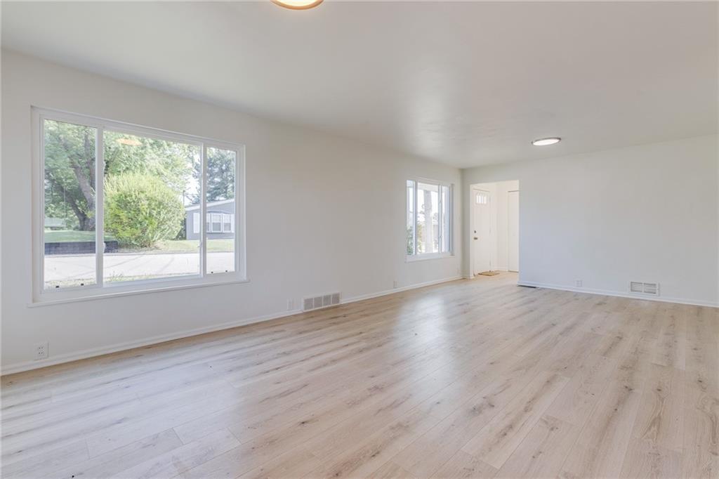 533 Center Hill Road Pittsburgh, PA 15239 - Photo 6 of 31