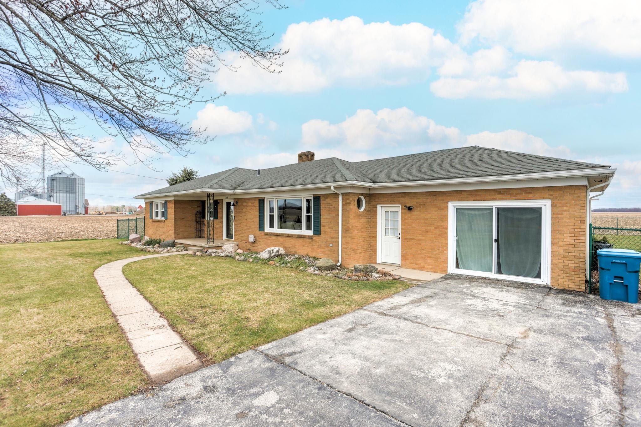 3771 East Kent Road Freeland, MI 48623 - Photo 6 of 53 50136077-409ba00c-6de3-4bfc-8197-1152c6d33fdb.JPG