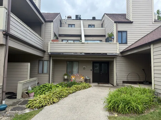 $154,900 | 2910 Frontenac Street, Unit 107, North Chicago, IL 60064