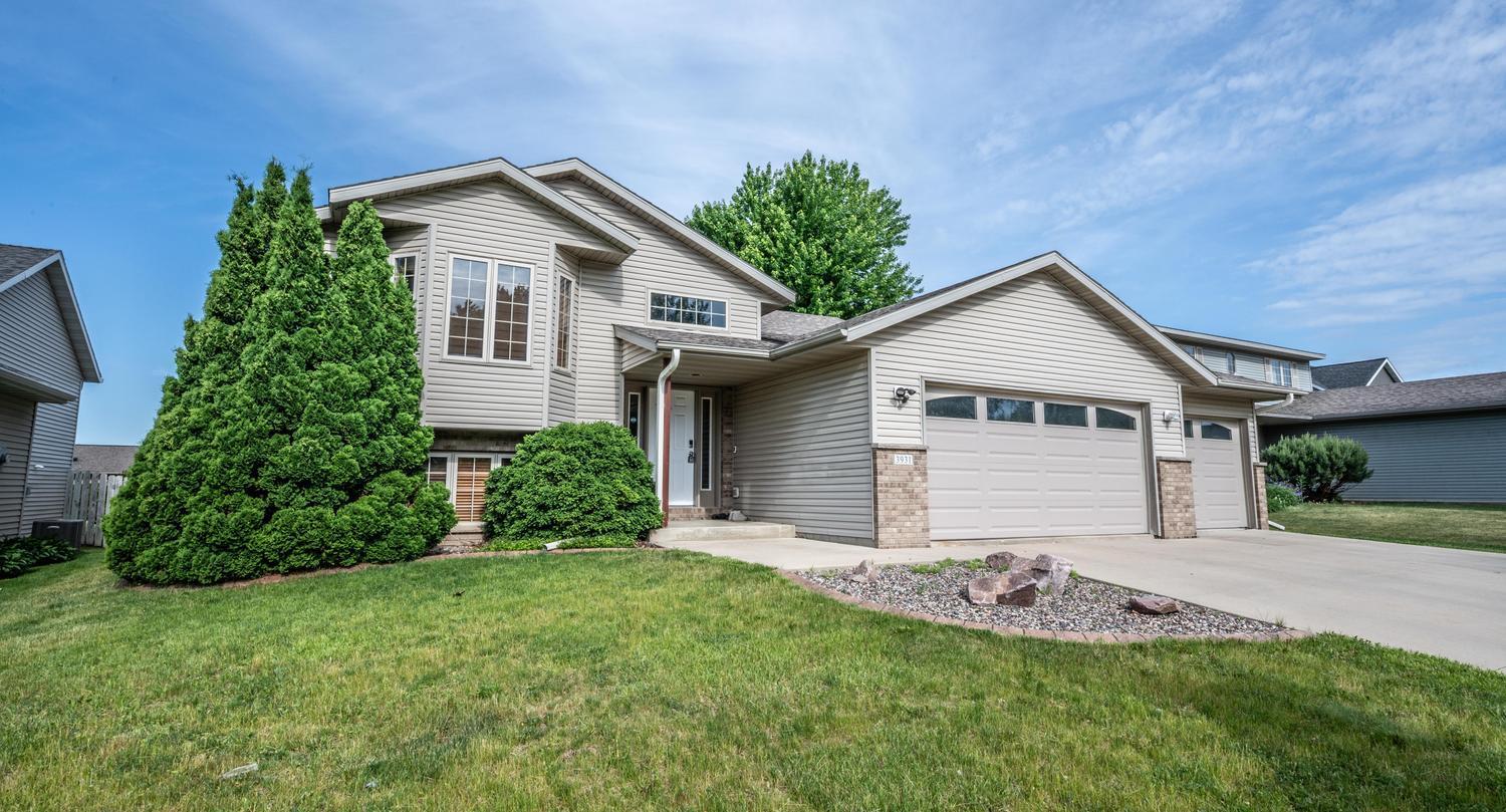 3931 Birmingham Lane Northwest Rochester, MN 55901 - Photo 2 of 36