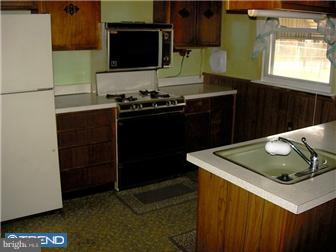 857 Selmer Road Philadelphia, PA 19116 - Photo 3 of 8 Kitchen