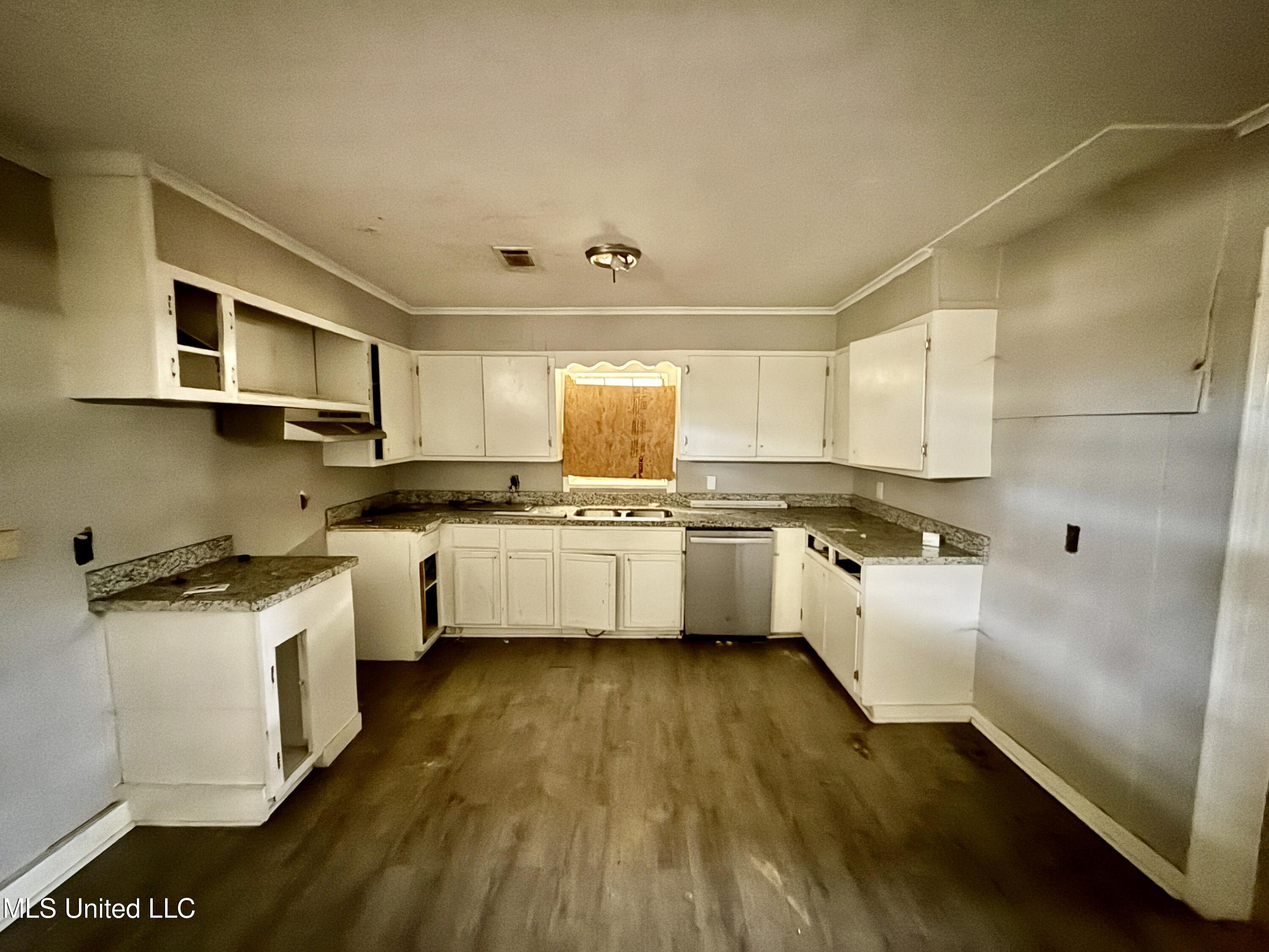 2674 Key Street Jackson, MS 39212 - Photo 8 of 12 IMG_6078