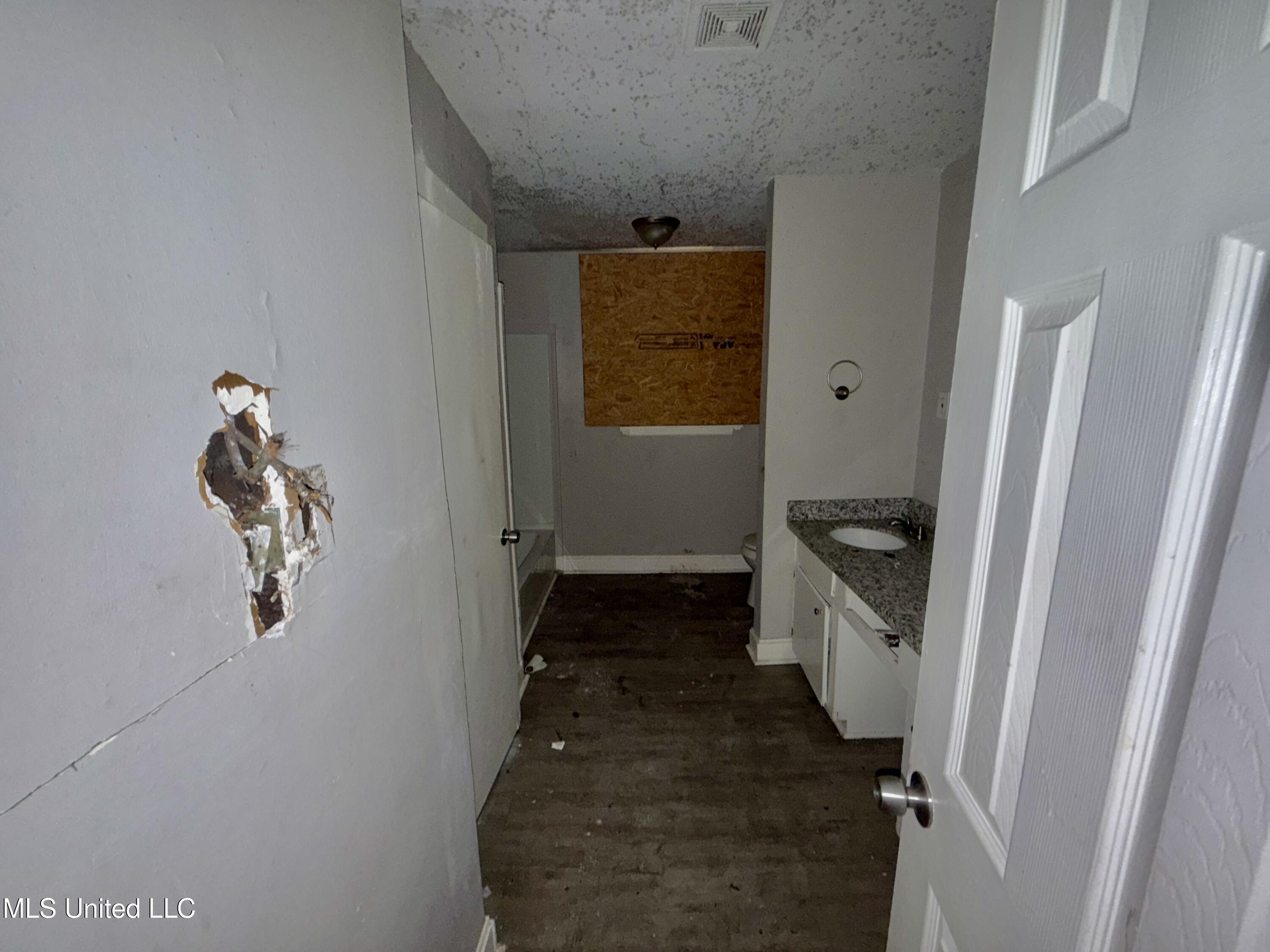 2674 Key Street Jackson, MS 39212 - Photo 9 of 12 IMG_6079