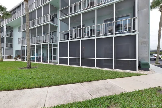 a picture of a table and chairs in patio